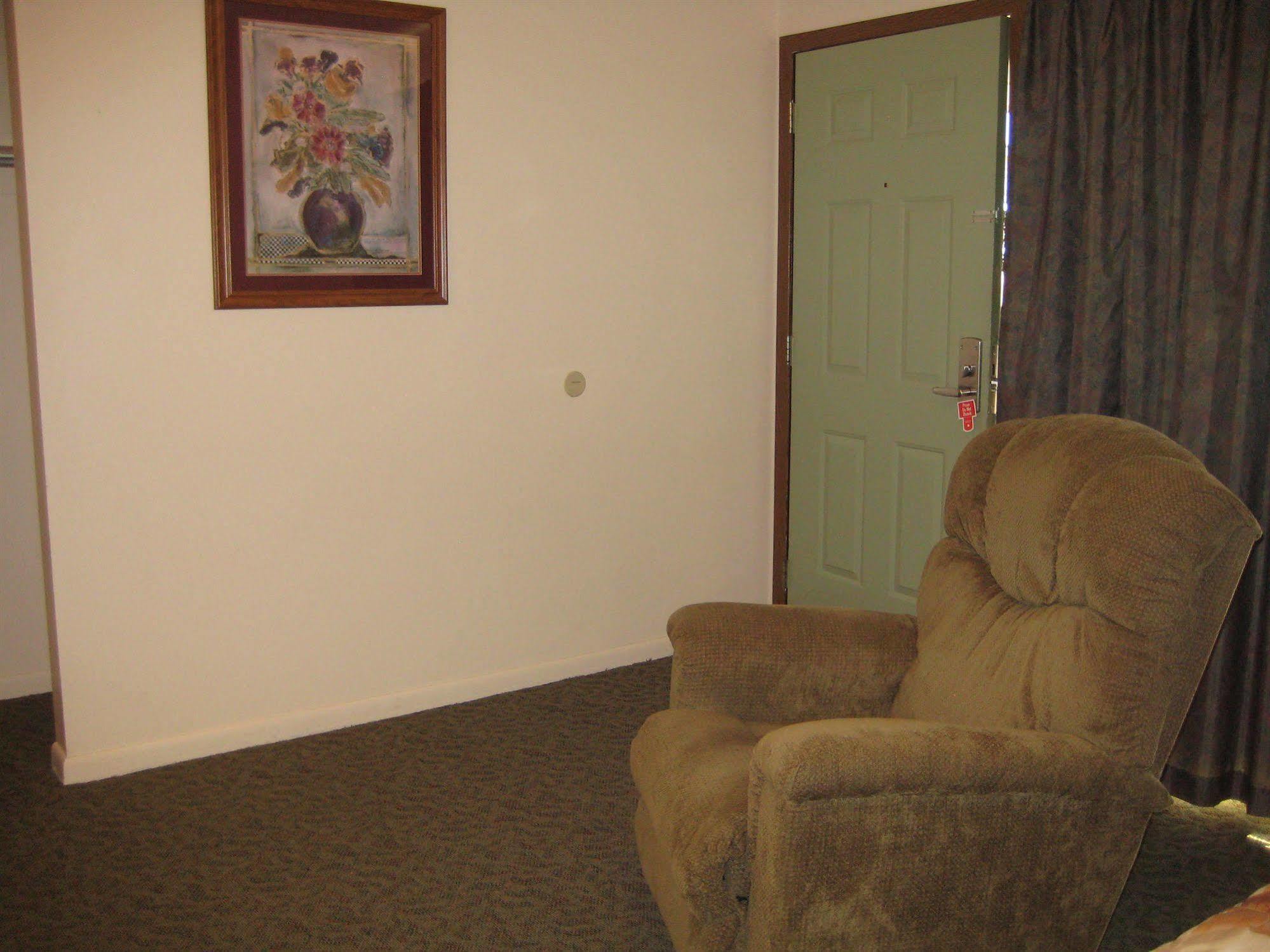 Trade Winds Motel Valentine Exterior photo