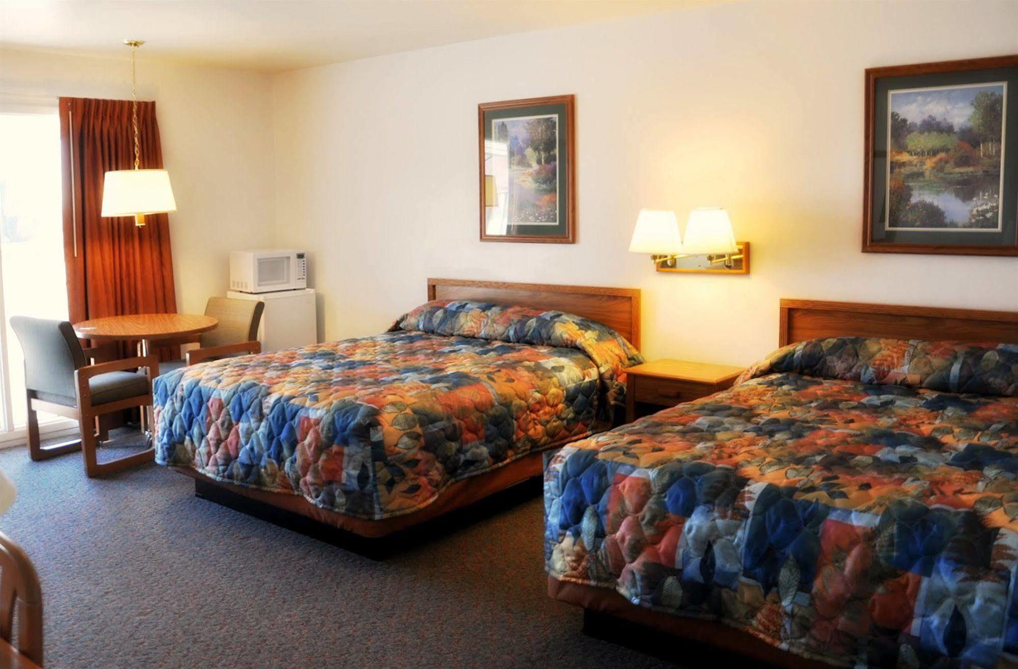 Trade Winds Motel Valentine Exterior photo