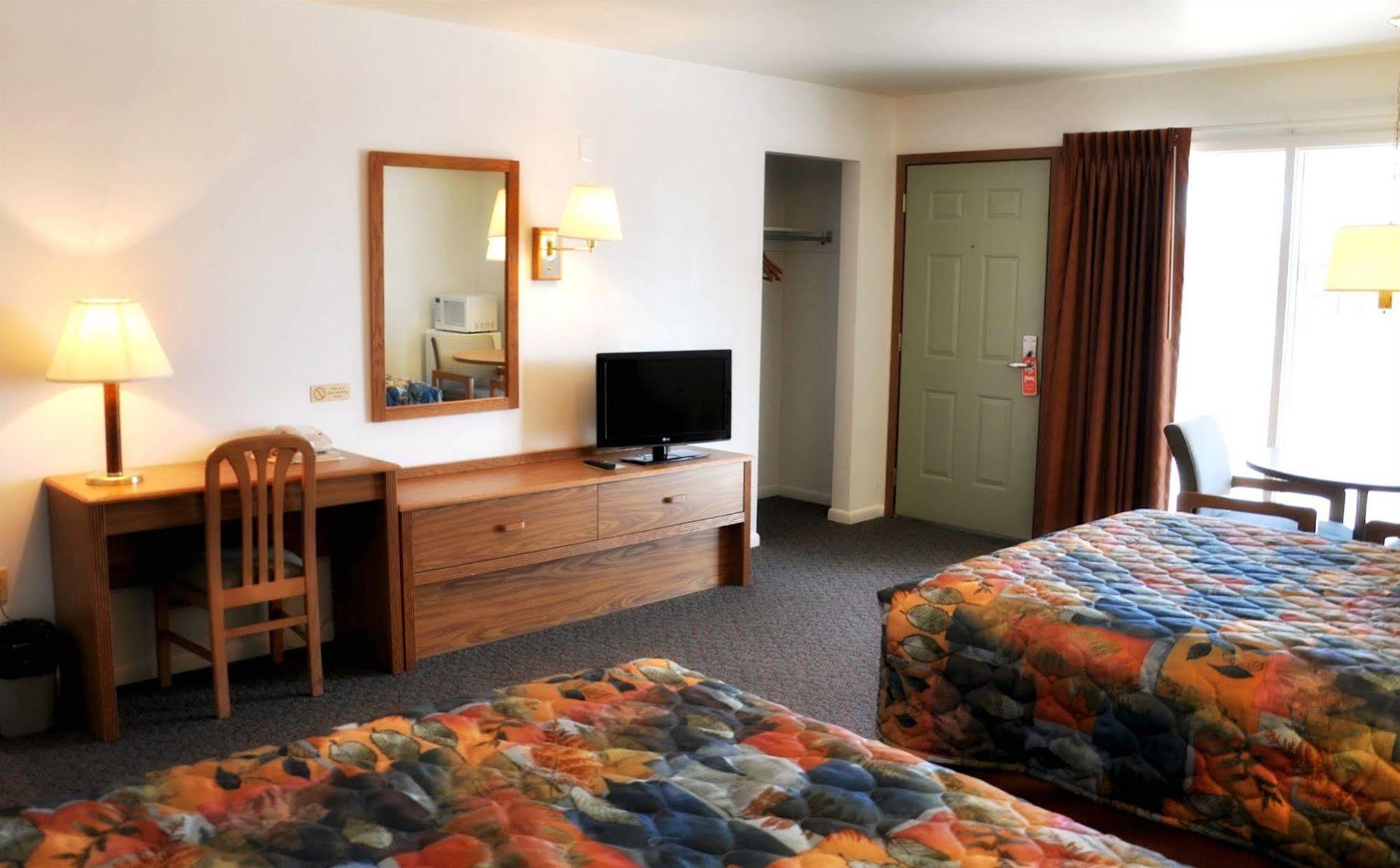 Trade Winds Motel Valentine Exterior photo